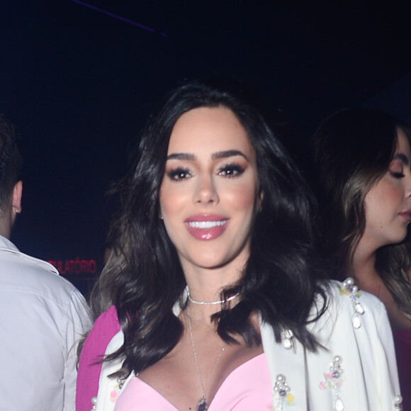 Bruna Biancardi usou um vestido longo rosa para ir a festa da Virginia Fonseca