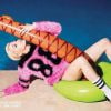 Miley Cyrus faz ensaio sensual para a 'V Magazine'. O responsável pelos cliques foi Karl Lagerfeld, diretor criativo da Chanel