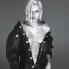 Miley Cyrus posa nua para a revista 'W Magazine'