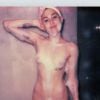 Miley Cyrus cobre suas partes íntimas com espuma em ensaio para a 'V Magazine'