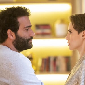 Humberto Carrão atualmente está no ar na novela 'Todas as Flores' onde contracena diretamente com Letícia Colin e outras estrelas