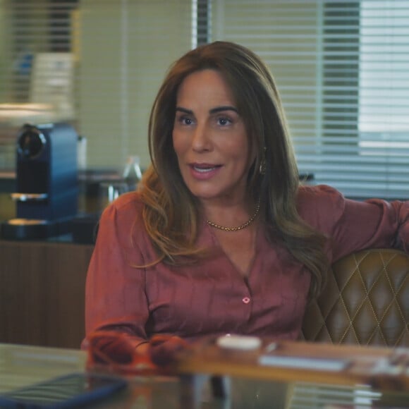 Irene (Gloria Pires) dá golpe em Aline (Barbara Reis) na novela 'Terra e Paixão'