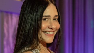 Alessandra Negrini de lingerie e sem maquiagem ganha pedido ousado de fã na web. Descubra qual!