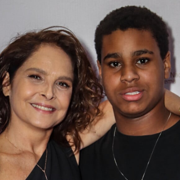 Filho de Drica Moraes, Mateus, de 14 anos, chamou atenção em pré-estreia do filme 'Pérola', estrelado pela mãe, em 19 de setembro de 2023