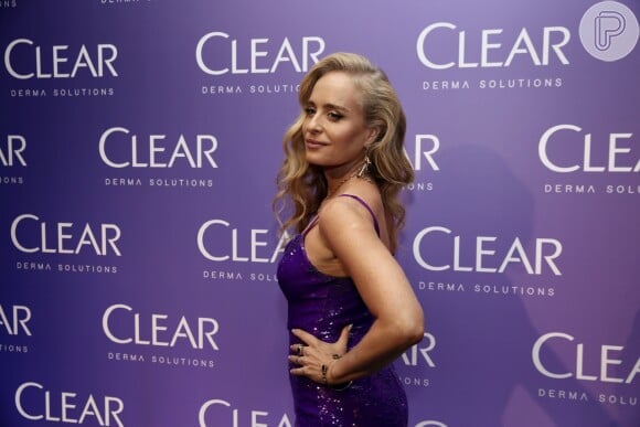 Angélica deixou Luciano Huck apaixonado por conta de vestido justo e roxo