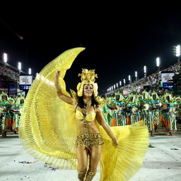 Paolla Oliveira é a primeira Rainha de Bateria da Grande Rio a ocupar o posto por quatro carnavais consecutivos