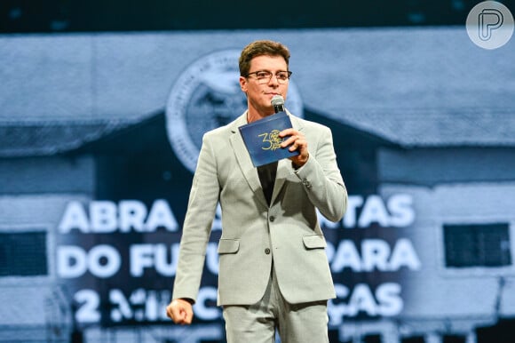 Rodrigo Faro foi o apresentador de um jantar beneficente em São Paulo