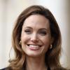 Angelina Jolie abriu uma escola para meninas no Afeganistão, segundo informações do 'E! News' nesta terça-feira, 02 de abril de 2013