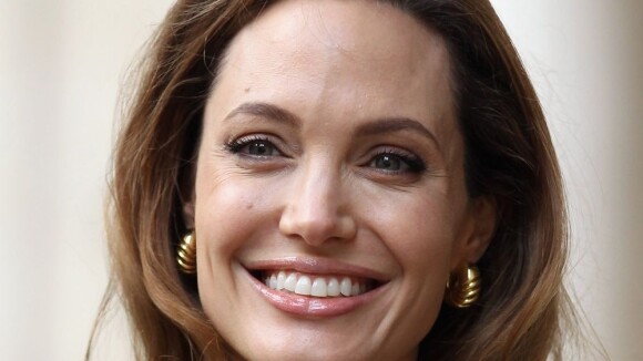 Angelina Jolie constrói escola para 300 meninas no Afeganistão