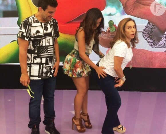 Cissa Guimarães aprende a dança 'Na Batida' com Anitta: 'Não levo um jeitinho?'