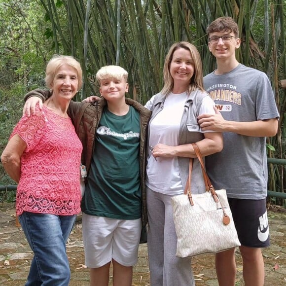 Alessandra Scatena e Rogério Gherbali tiveram dois filhos, Enrico (em 23 de agosto de 2004) e Estéfano (em 23 de março de 2011). Na foto, ao lado da avó materna, Antonia