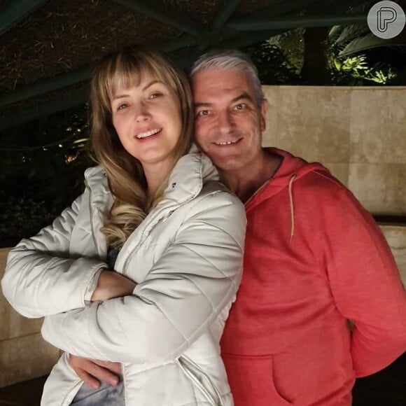 Alessandra Scatena foi casada por quase 25 anos com Rogério Gherbali, que morreu aos 56 anos, em 2020, vítima da Covid-19