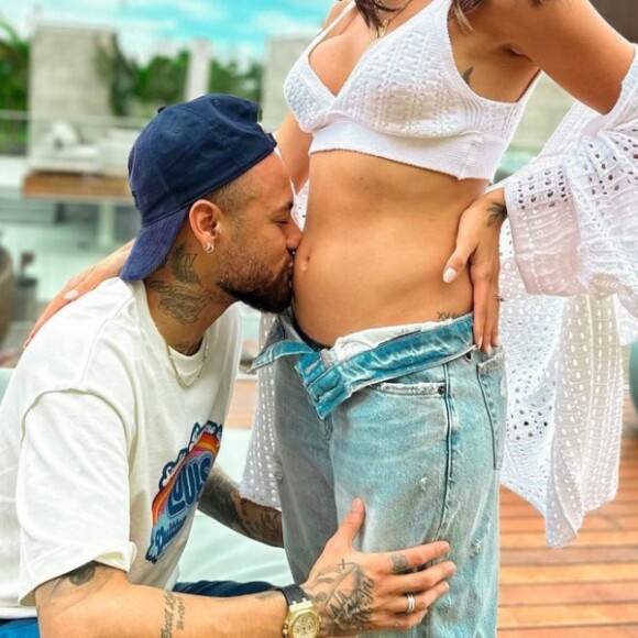 Neymar perde nascimento da filha Mavie, mas finalmente chega ao Brasil para conhecer bebê e visitar a namorada Bruna Biancardi