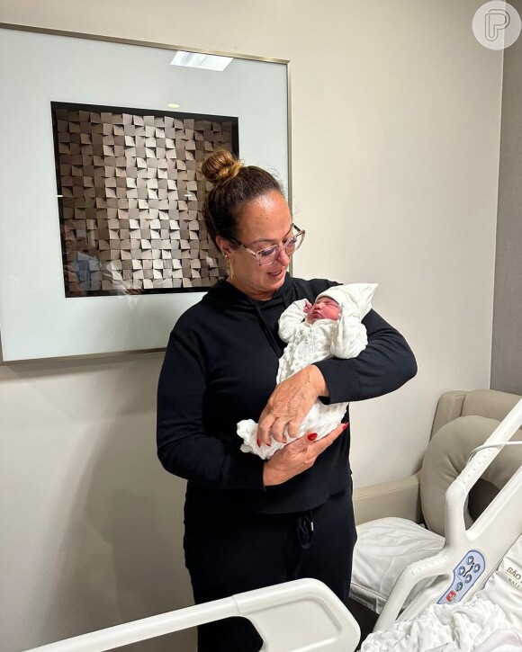 Mavie, filha recém-nascida de Neymar e Bruna Biancardi, ganhou a visita da avó, Nadine Gonçalves