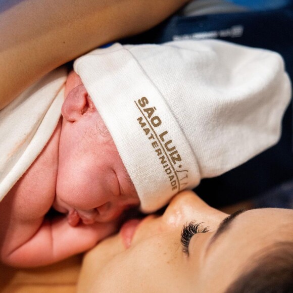 Mavie, filha de Neymar e Bruna Biancardi, já recebeu algumas visitas na maternidade