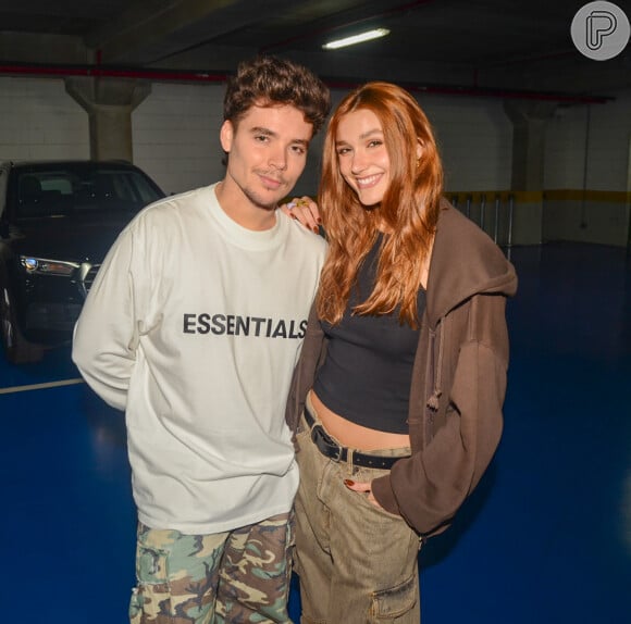 Sasha Meneghel deixou sua barriga de fora em look para o show do The Weeknd ao posar para fotos ao lado do seu marido, João Figueiredo