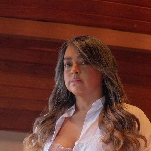 Preta Gil está usando uma bolsa de ileostomia