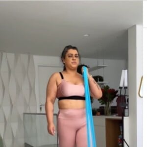 Preta Gil ganhou elogios de famosos e anônimos em vídeo fazendo exercícios