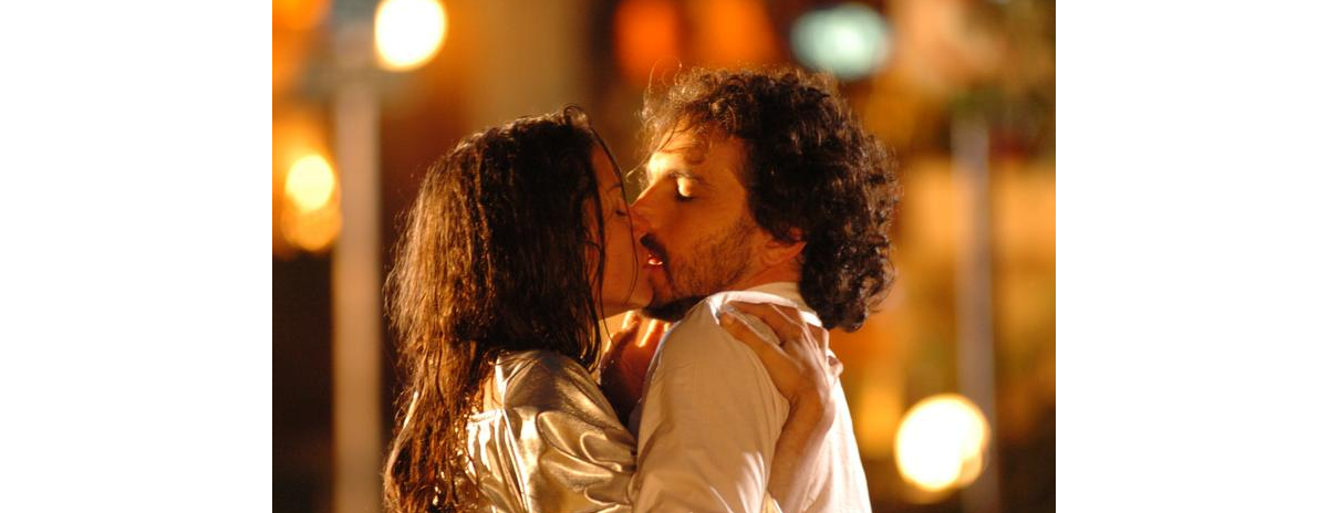 Deborah Sol Foto: Em América, Sol (Deborah Secco) e Ed (Caco Ciocler), que ganhou ...