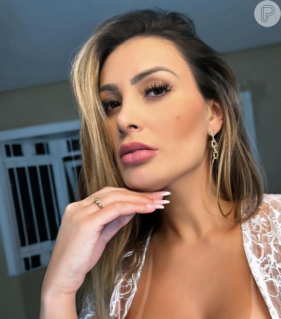 Andresa Urach exalta volume do membro do ator pornô que gravou o novo vídeo erótico protagonizado pela modelo e admite: 'Fiquei assustada'