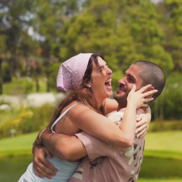 Fernanda Paes Leme confessa que queria ser mãe de menino, mas o pai, Victor Sampaio, já desconfiava que se tratava de uma menina