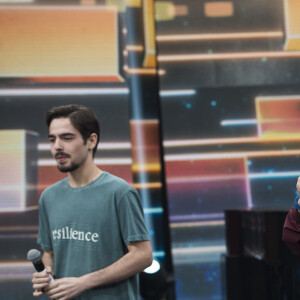 Faustão está se recuperando em casa ao lado de familiares