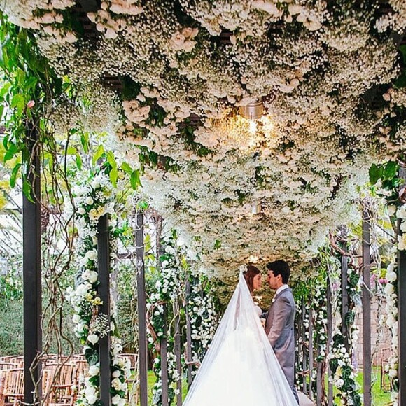 Será que Marina Ruy Barbosa deve usar uma longa cauda para o seu vestido de noiva na cerimônia com Xande Negrão