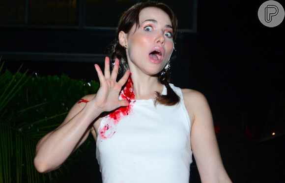 Maquiagem de Halloween com sangue falso foi aposta de Leticia Colin na festa de Giovanna Lancellotti