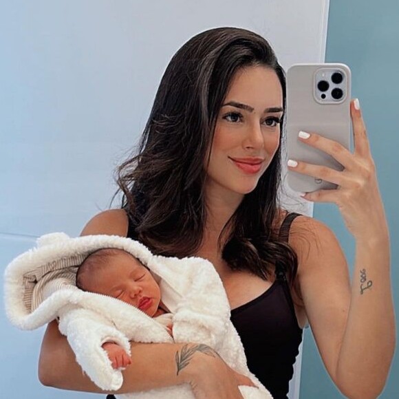 Os looks fofos de Mavie vêm roubando a cena na web
