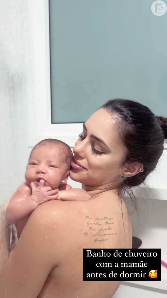 Bruna Biancardi mostrou um banho de chuveiro com a filha e a tatuagem da influencer chamou atenção
