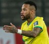 Neymar se revolta com críticas após festa com mulheres