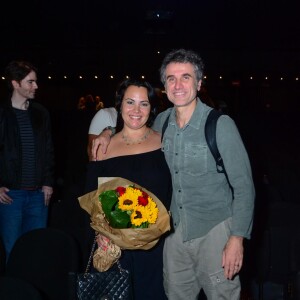 Eriberto Leão posou com a mulher, Andréa Leal, após a peça 'Funny Girl – A Garota Genial'
