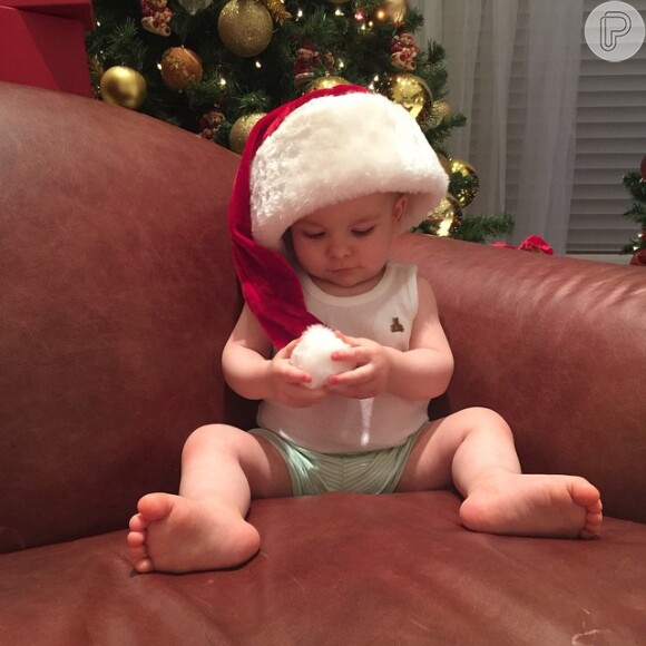 No Natal, Ana Hickmann colocou o gorro de Papai Noel no filho, Alexandre Jr.