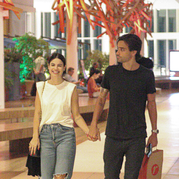 Sthefany Brito fez a primeira aparição pública após o pronunciamento de Bruno De Luca, que estava com o irmão da atriz, Kayky Brito, no dia em que ele foi atropelado