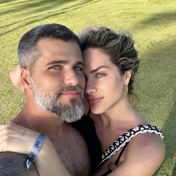 Giovanna Ewbank e Bruno Gagliasso estariam com o 'casamento em corda bamba', segundo um colunista do jornal Correio Braziliense, Thiago Sodré