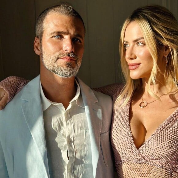 Giovanna Ewbank e Bruno Gagliasso compraram, sim, um apartamento em São Paulo, mas eles já tinham casa por lá. O casal vendeu o imóvel antigo e comprou um outro recentemente