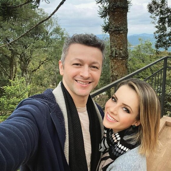 'Sandy e Lucas se separaram! Agora eu entendo por que o Lucas chegou em mim... E agora eu entendo por que a Sandy chegou em mim!', brincou Tatá Werneck