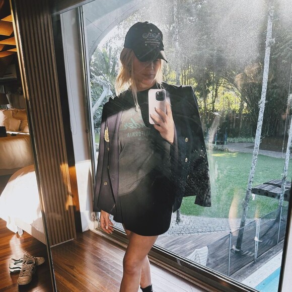Giovanna Ewbank se revoltou com o fato de o colunista mencionar por alto que o motivo da crise seria uma traição de Bruno Gagliasso