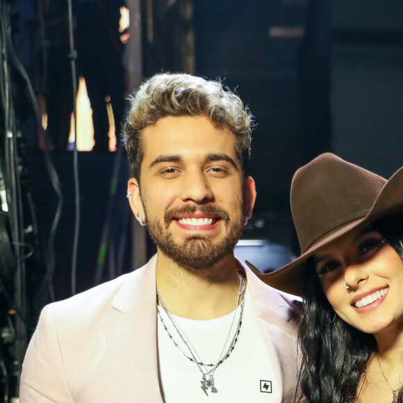 Ana Castela e Gustavo Mioto combinaram looks em tons pasteis