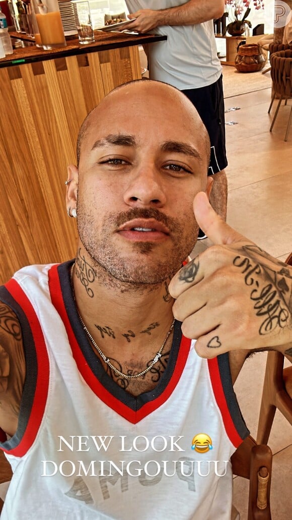 Neymar raspou parte do cabelo, adotou bigodinho e a web reprovou: 'Envelheceu 10 anos'