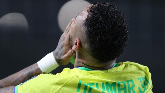 Neymar radicaliza no visual, exibe cabelo raspado, e web não perdoa: 'Agora quer espantar mulher'