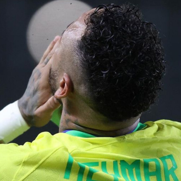 Novo visual de Neymar não agrada e web zoa atacante do Brasil: 'Cansou de pegar mulher, agora quer espantar'