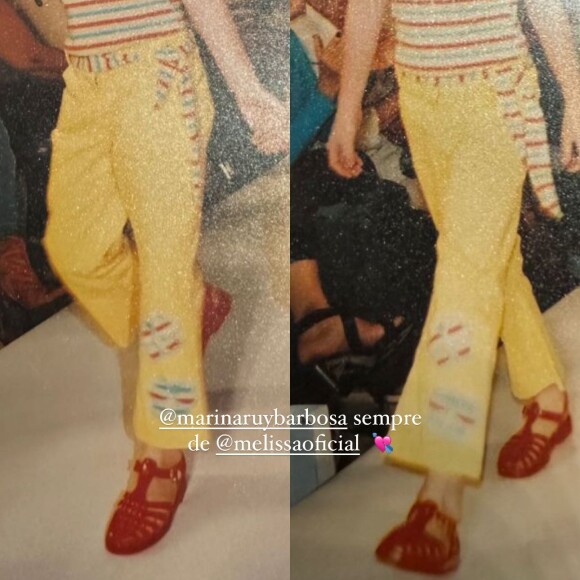 Marina Ruy Barbosa criança: atriz usa blusa de ombro só listrada, calça amarela e sandália vermelha da Melissa para desfilar nas passarelas com look excêntrico