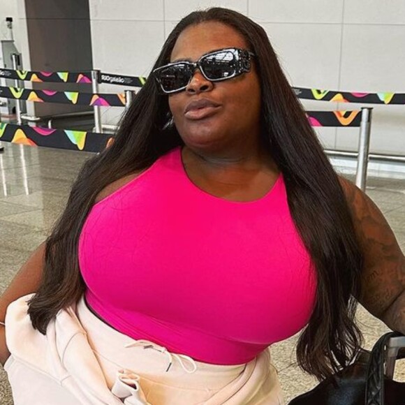 Jojo Todynho recebe elogios por cintura fininha