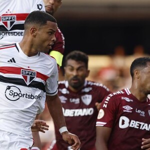 Fluminense x São Paulo se enfrentam pela 32ª rodada do Brasileirão 2023 às 21h30 de quarta-feira 22 de novembro de 2023. Jogo coloca frente a frente os campeões da Libertadores e Copa do Brasil