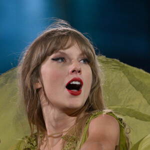 Maquiagem de Taylor Swift na The Eras Tour tem destaque para lábios bem marcantes
