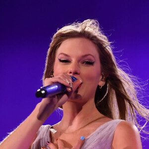 O delineado gatinho é marca registrada de Taylor Swift nos shows da The Eras Tour