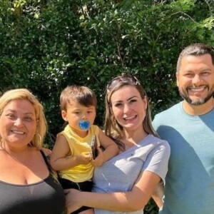 Andressa Urach surge em evento de família com o ex-marido, Thiago Lopes, e sem o seu filho, Arthur