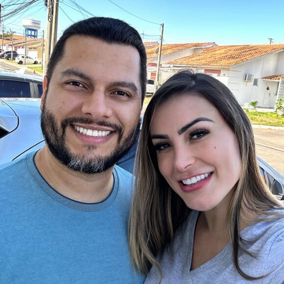 Andressa Urach compartilha foto com o ex-marido, Thiago Lopes, no aniversário da mãe dela