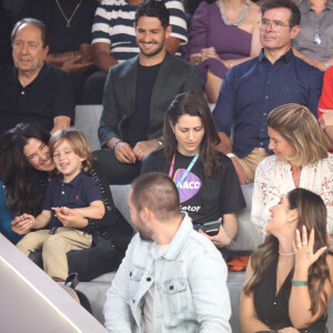 Alexandre Pato esteve no 'Teleton 2023' e se sentou junto com a família de sua mulher, Rebeca Abravanel